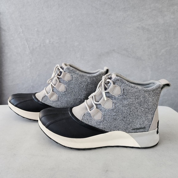 Sorel Gray and Black Winter Boots - Picture 8 of 13